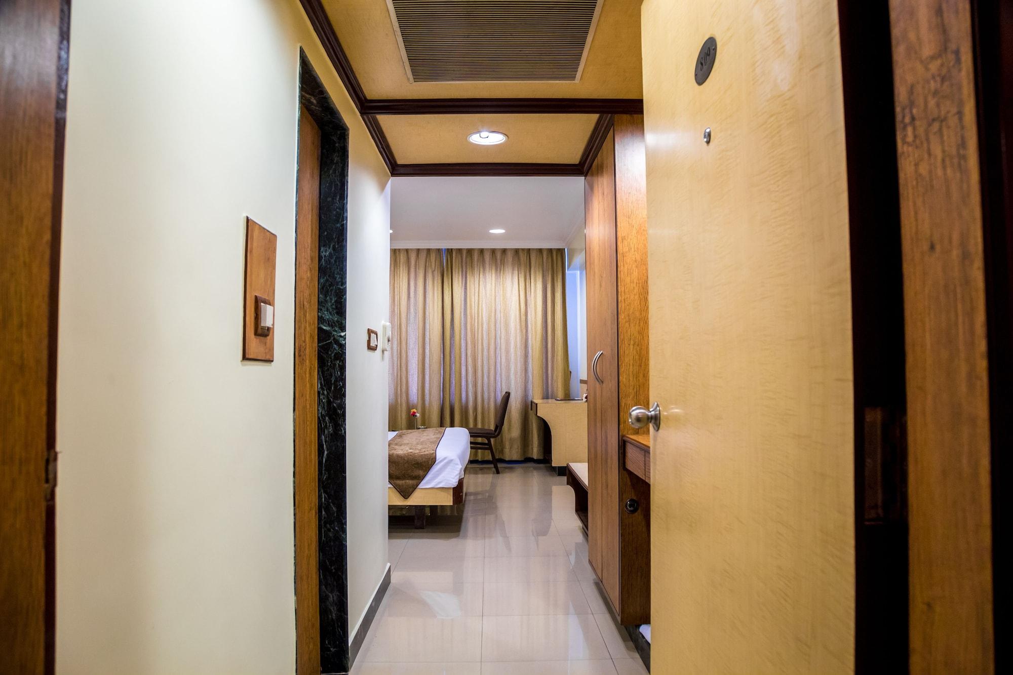 Hotel Tip Top Plaza Тхане Екстер'єр фото