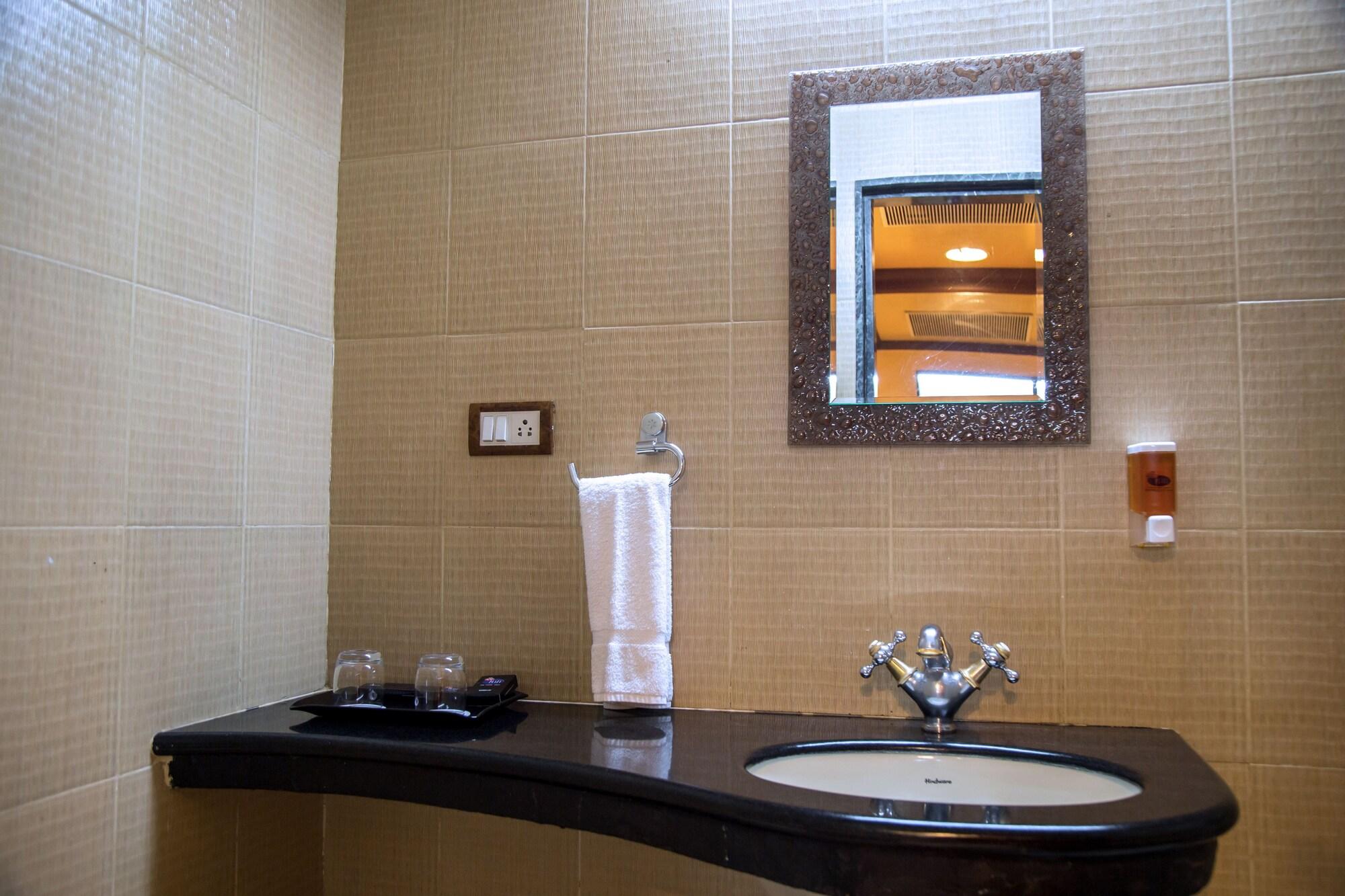 Hotel Tip Top Plaza Тхане Екстер'єр фото