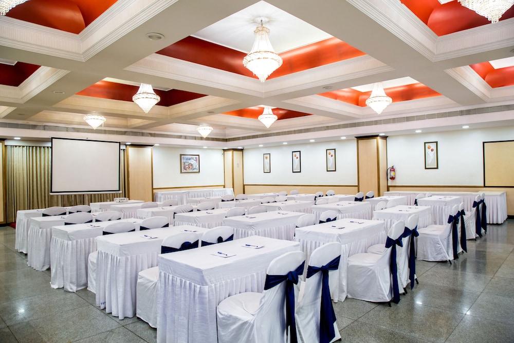 Hotel Tip Top Plaza Тхане Екстер'єр фото