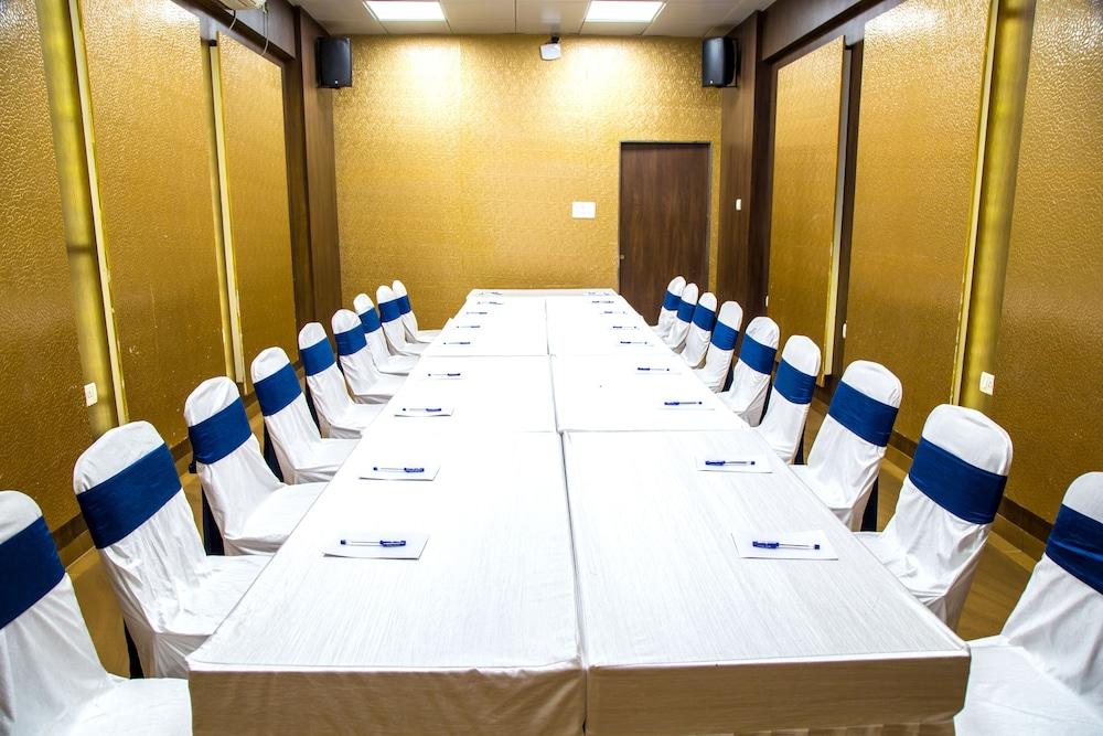 Hotel Tip Top Plaza Тхане Екстер'єр фото