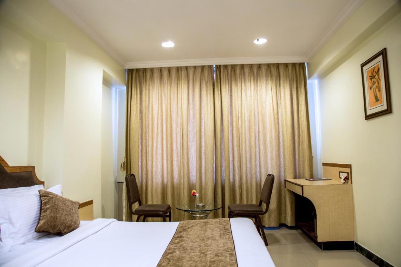 Hotel Tip Top Plaza Тхане Екстер'єр фото