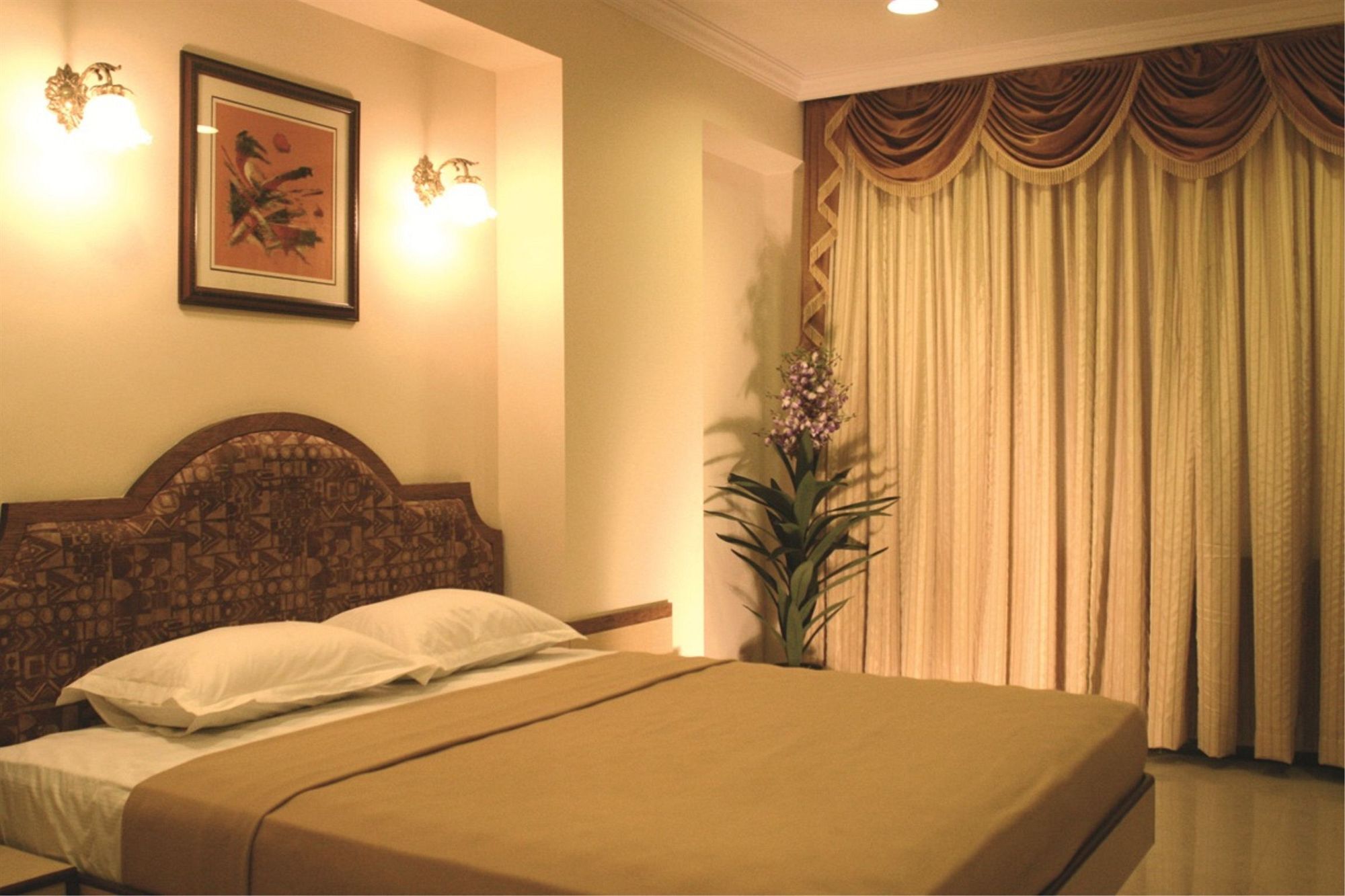Hotel Tip Top Plaza Тхане Екстер'єр фото